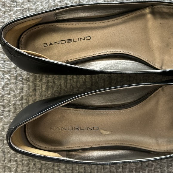 BANDOLINO Black leather kitten heel flats.  Size 6M - Picture 8 of 11